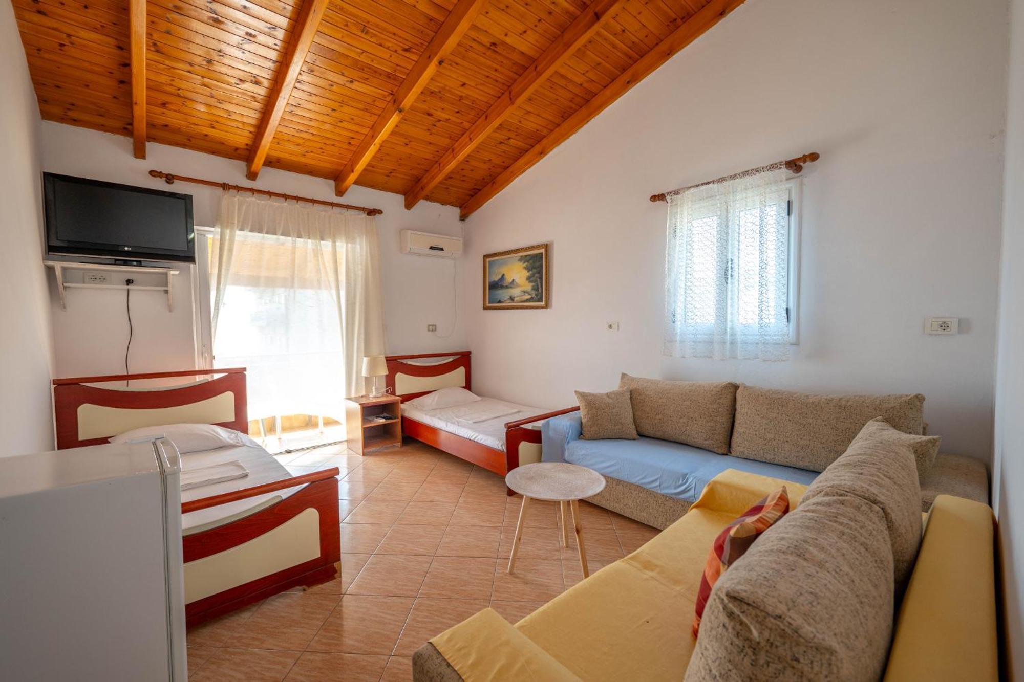 Hotel Portokali Himare Exterior photo